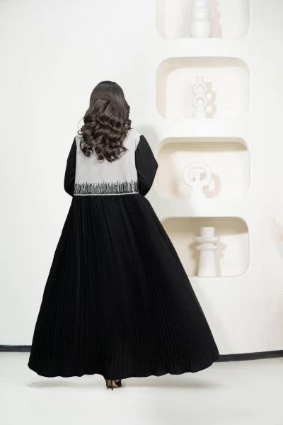 Black crepe abaya with hand embroidery C:IB317
